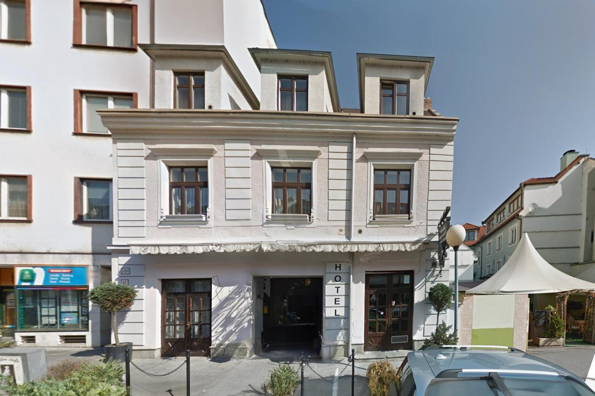 Hotel Reverie - Dependance, Check-In At Metropolitan Star Братислава Екстериор снимка