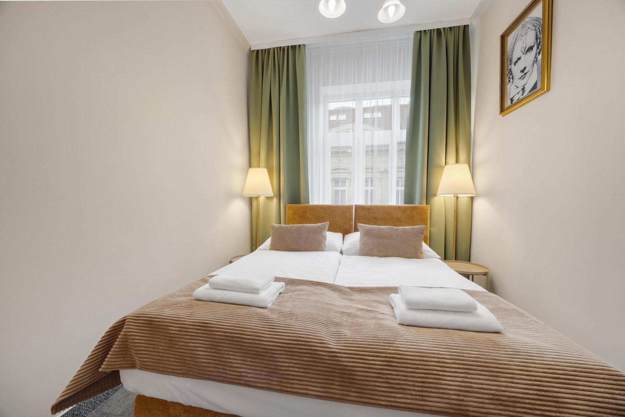 Hotel Reverie - Dependance, Check-In At Metropolitan Star Братислава Екстериор снимка