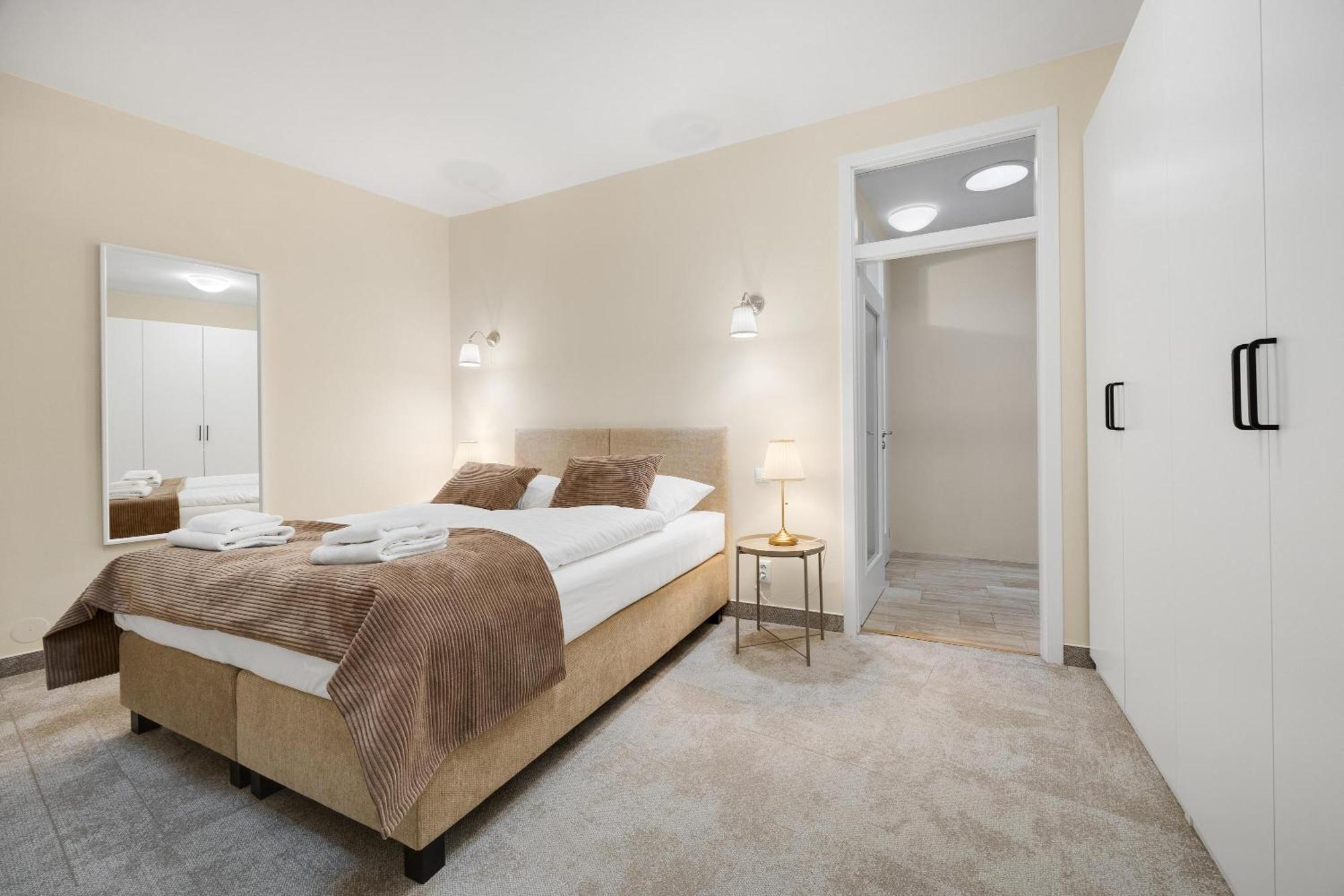 Hotel Reverie - Dependance, Check-In At Metropolitan Star Братислава Екстериор снимка