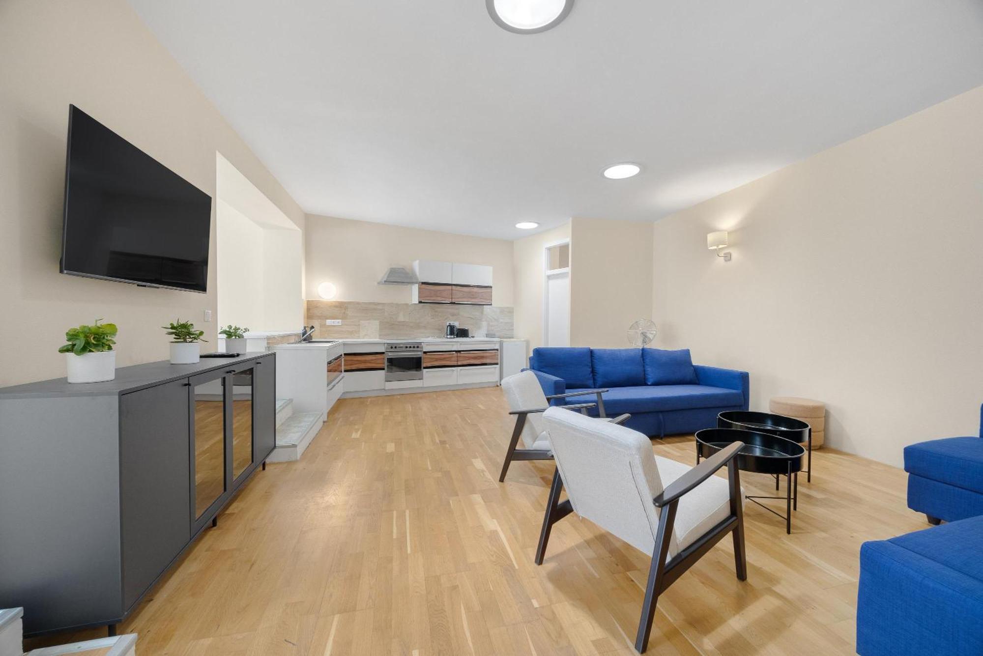 Hotel Reverie - Dependance, Check-In At Metropolitan Star Братислава Екстериор снимка