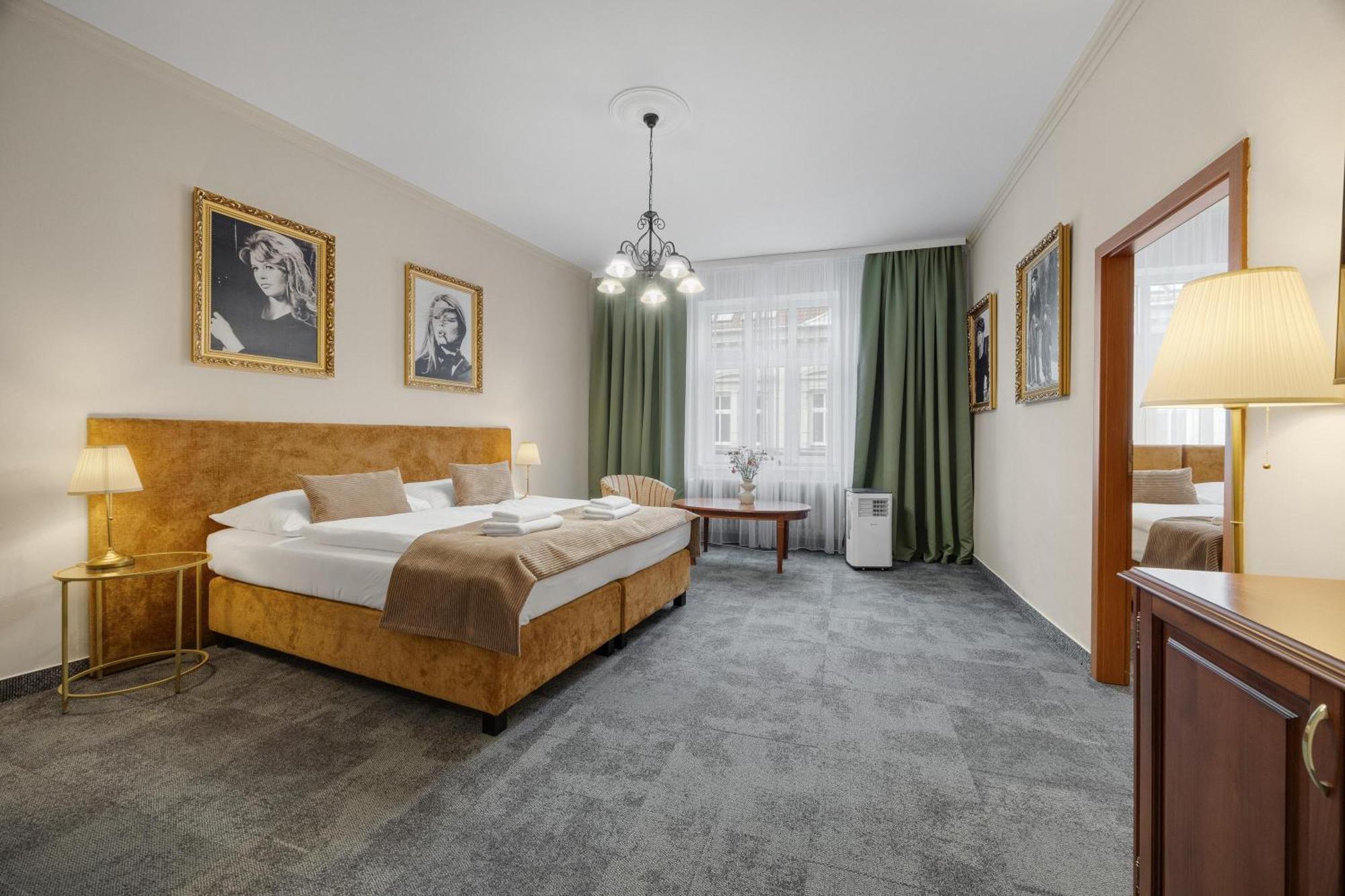 Hotel Reverie - Dependance, Check-In At Metropolitan Star Братислава Екстериор снимка