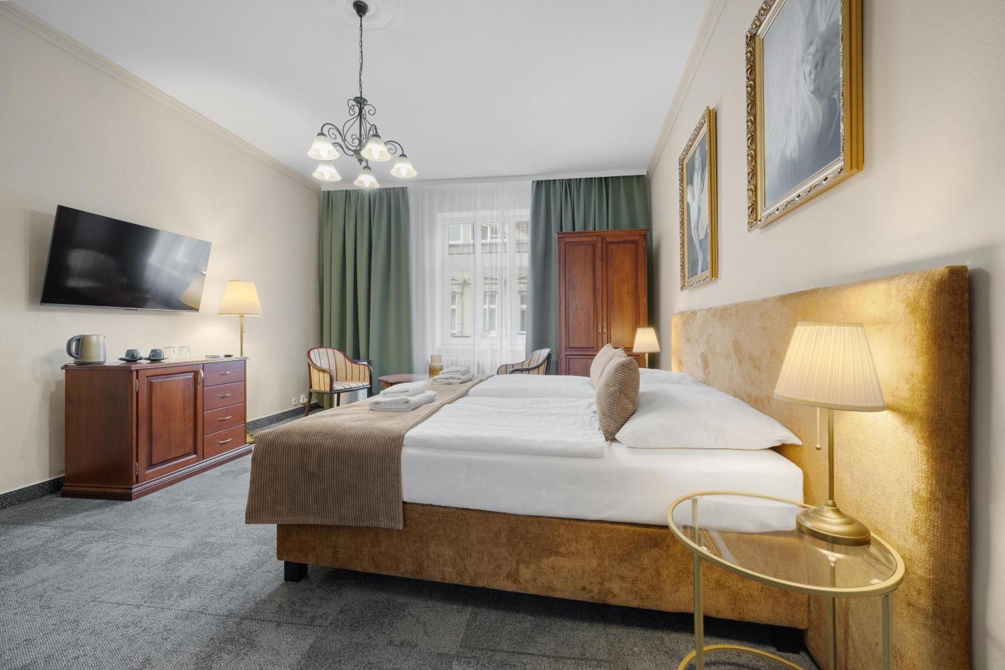 Hotel Reverie - Dependance, Check-In At Metropolitan Star Братислава Екстериор снимка